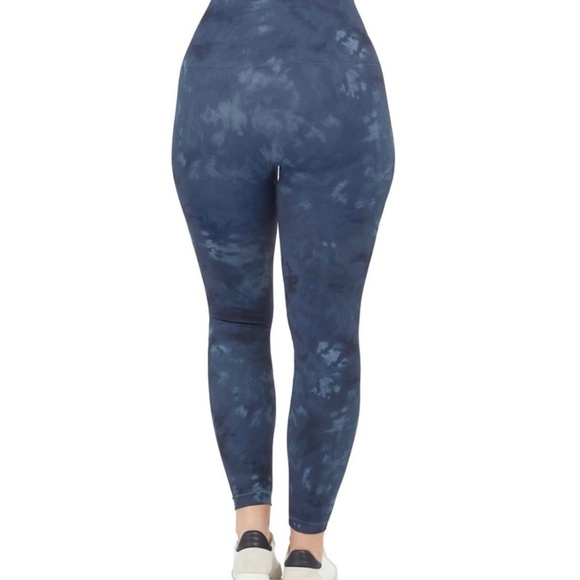 SPANX EcoCare Look At Me Now Tie Dye Deep Blue tummy control Legging NWT - Picture 2 of 10